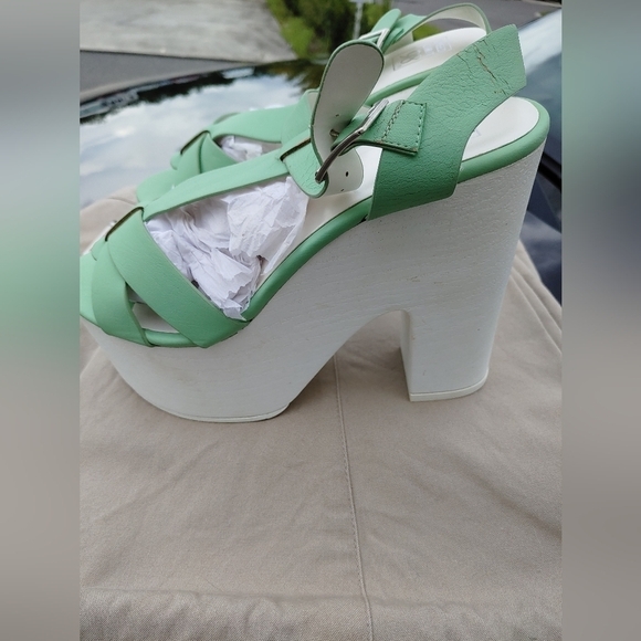 NEW GREEN BLOCK HEEL SANDALS SIZE 10 - Picture 2 of 7